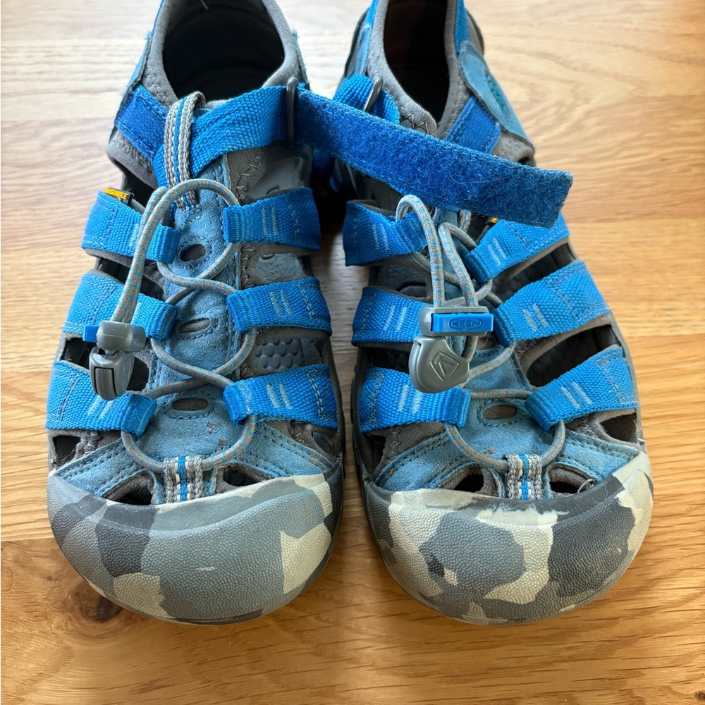 KEEN Kids Blue and Gray Sandals - barely worn!